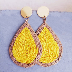 Boucles d’oreilles en forme de larme d’herbe de raphia