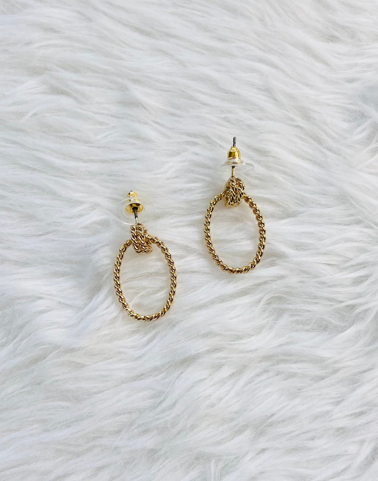 Elegant Attitude Twist Earrings