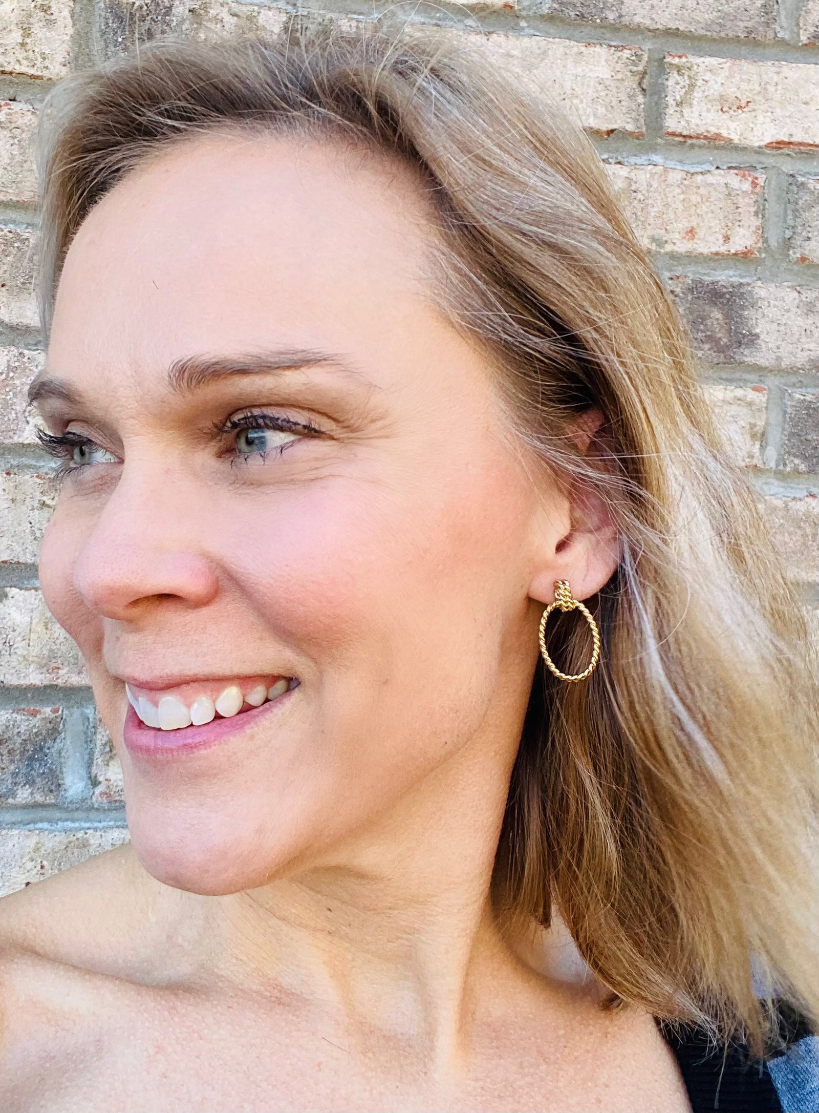 Elegant Attitude Twist Earrings